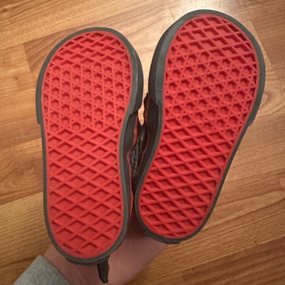 Baby/toddler size 4 Shark VANS - Picture 3 of 4